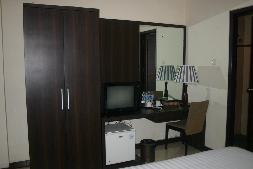 Royal Mamberamo Hotel Sorong Exterior foto