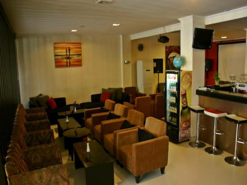 Royal Mamberamo Hotel Sorong Exterior foto