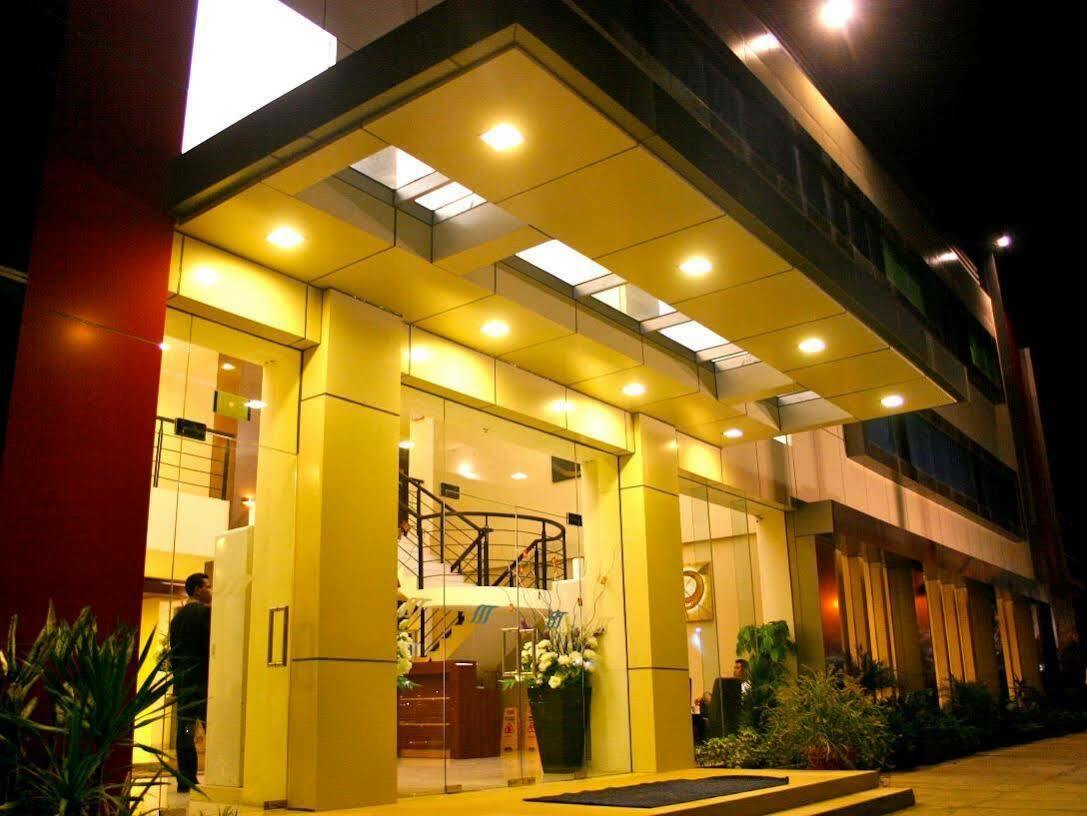 Royal Mamberamo Hotel Sorong Exterior foto